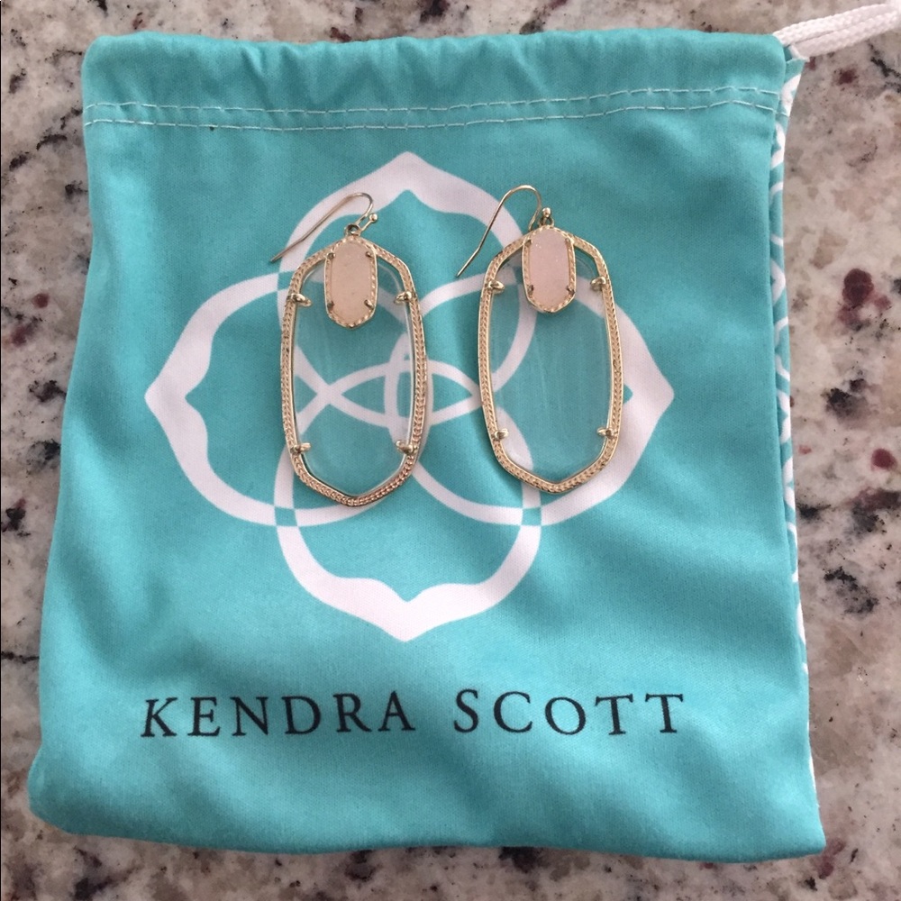 SOLD Kendra Scott Darcy earring